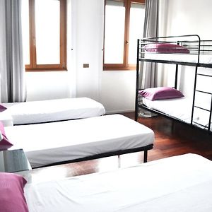 Camera solo per donne comune